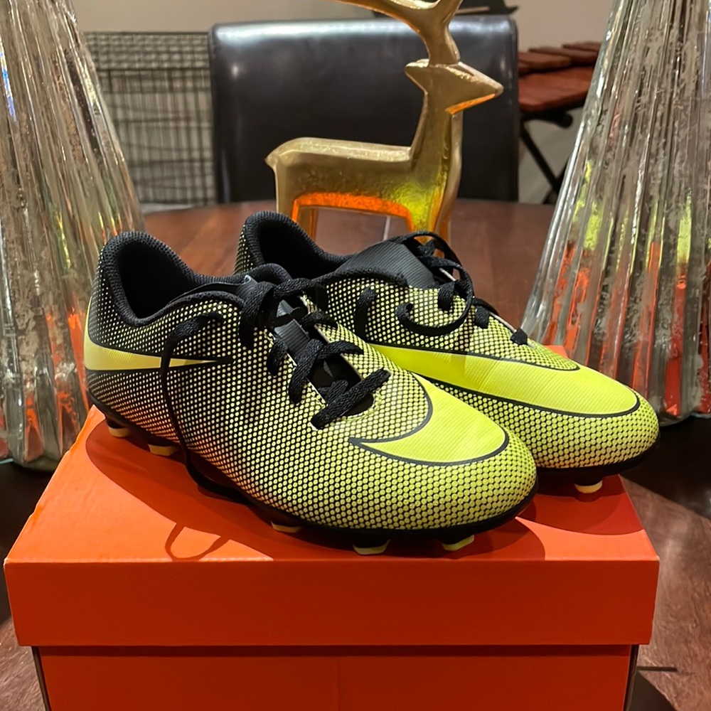 Nike Boys Youth soccer Cleats